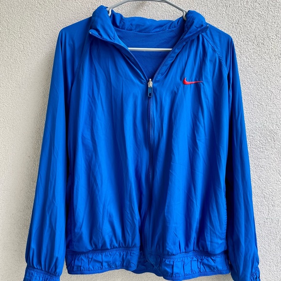 Nike Reversible Windbreaker with Mesh Lining - Picture 4 of 5